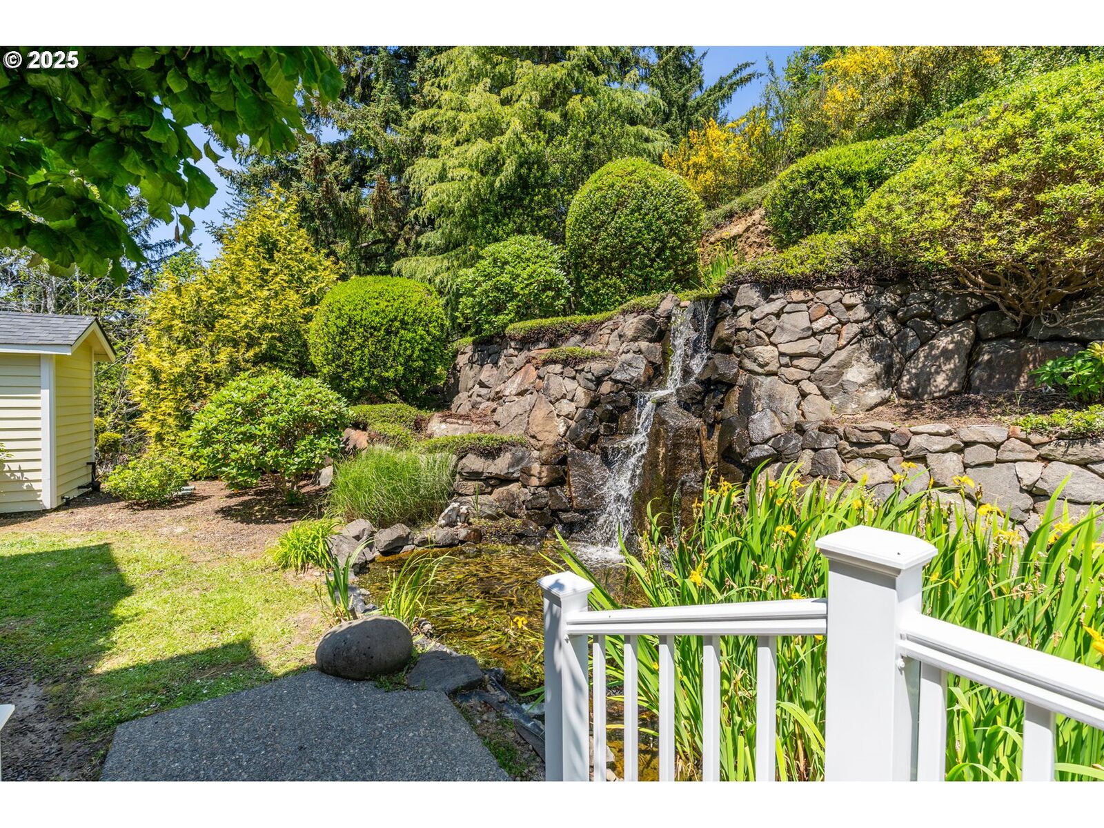 Property Photo: 90127 Highway 101 OR 97439