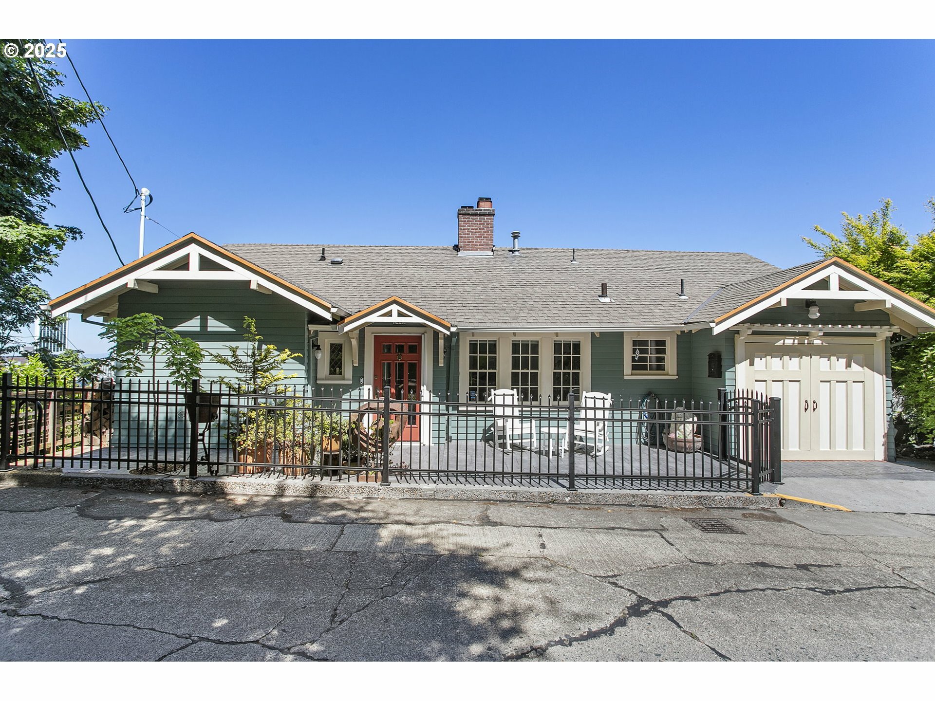 2440 SW Hoffman Ave  Portland OR 97201 photo