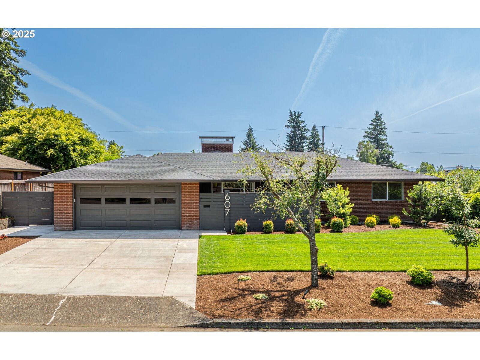 Property Photo: 607 W 35th St WA 98660