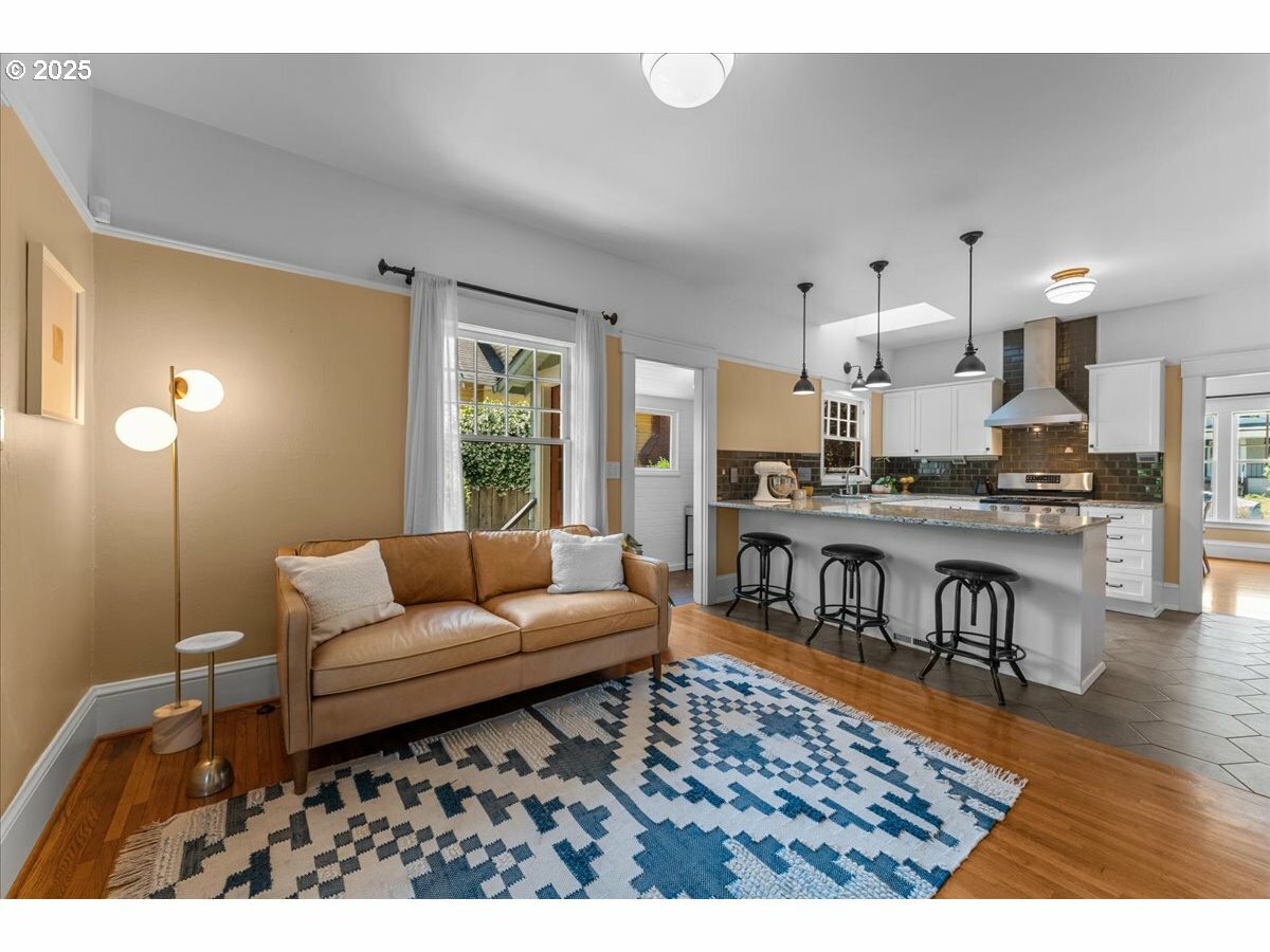 Property Photo: 7114 SE 18th Ave OR 97202