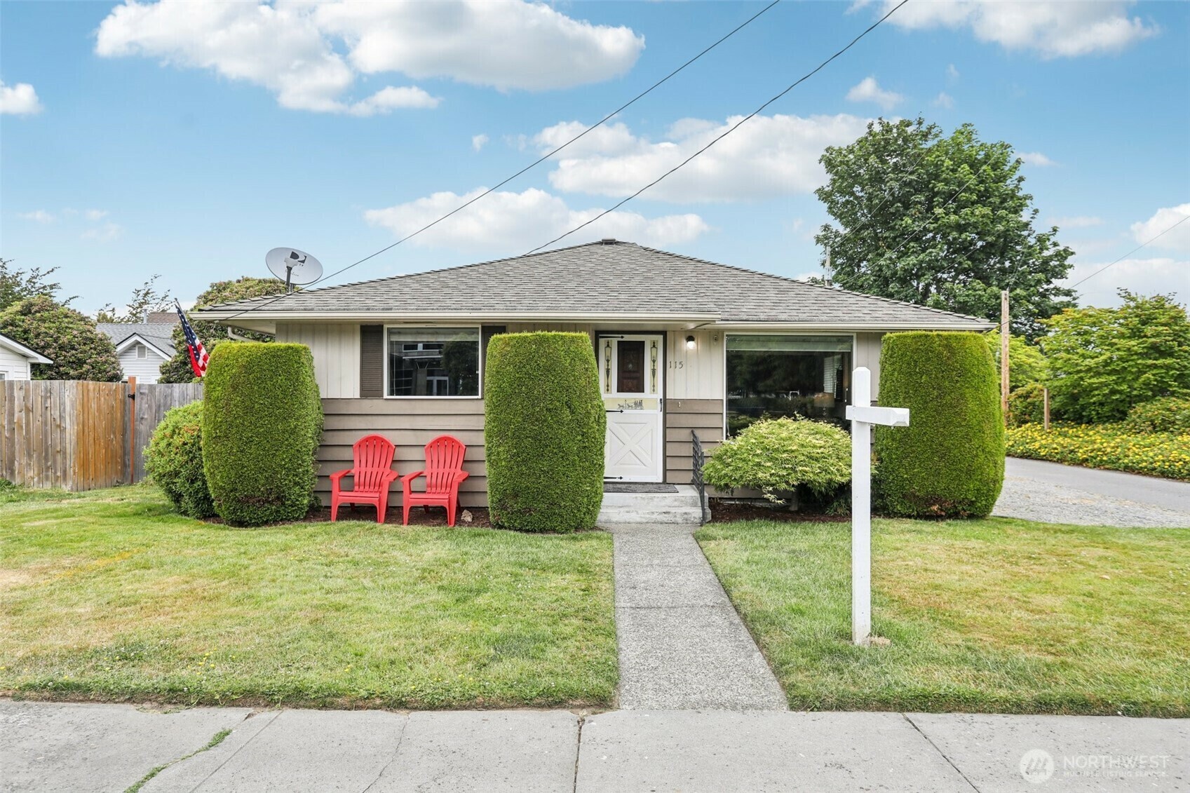 Property Photo: 115 7th Avenue SW WA 98371