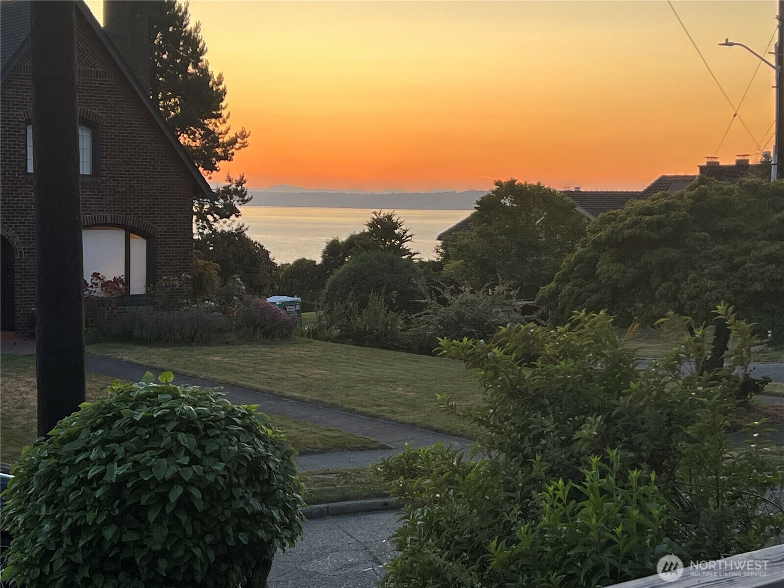 Property Photo: 6828 35th Avenue NW WA 98117