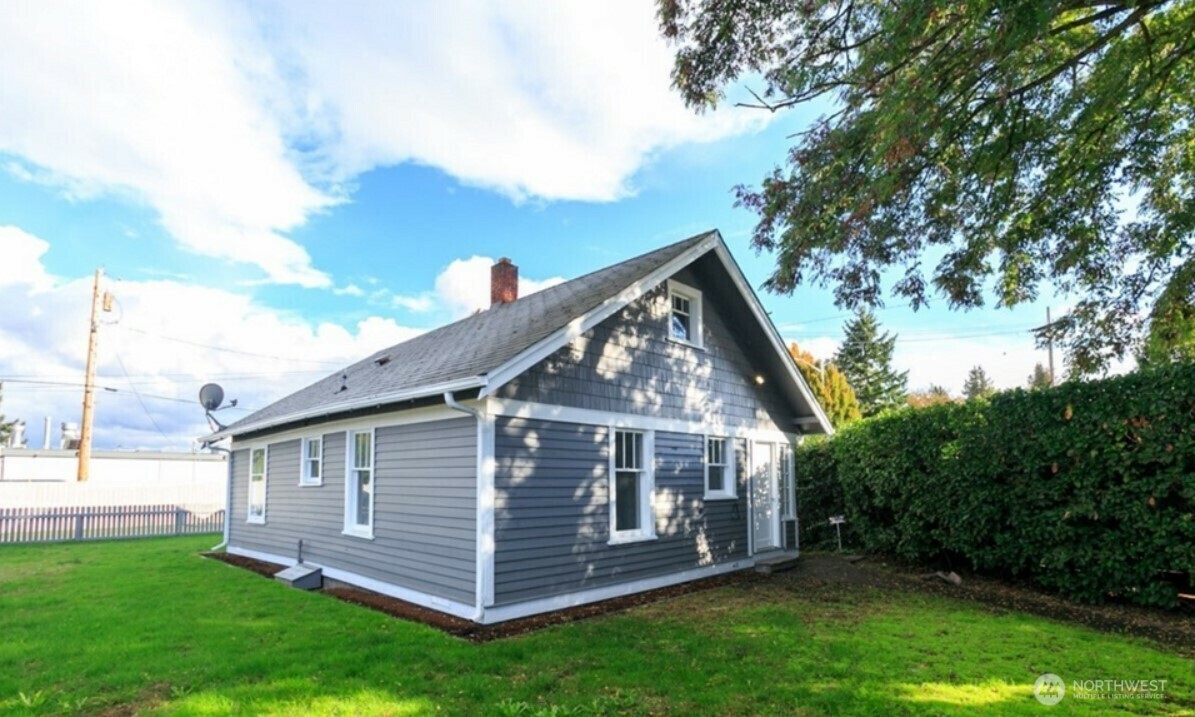 319 E Main Avenue  Puyallup WA 98372 photo
