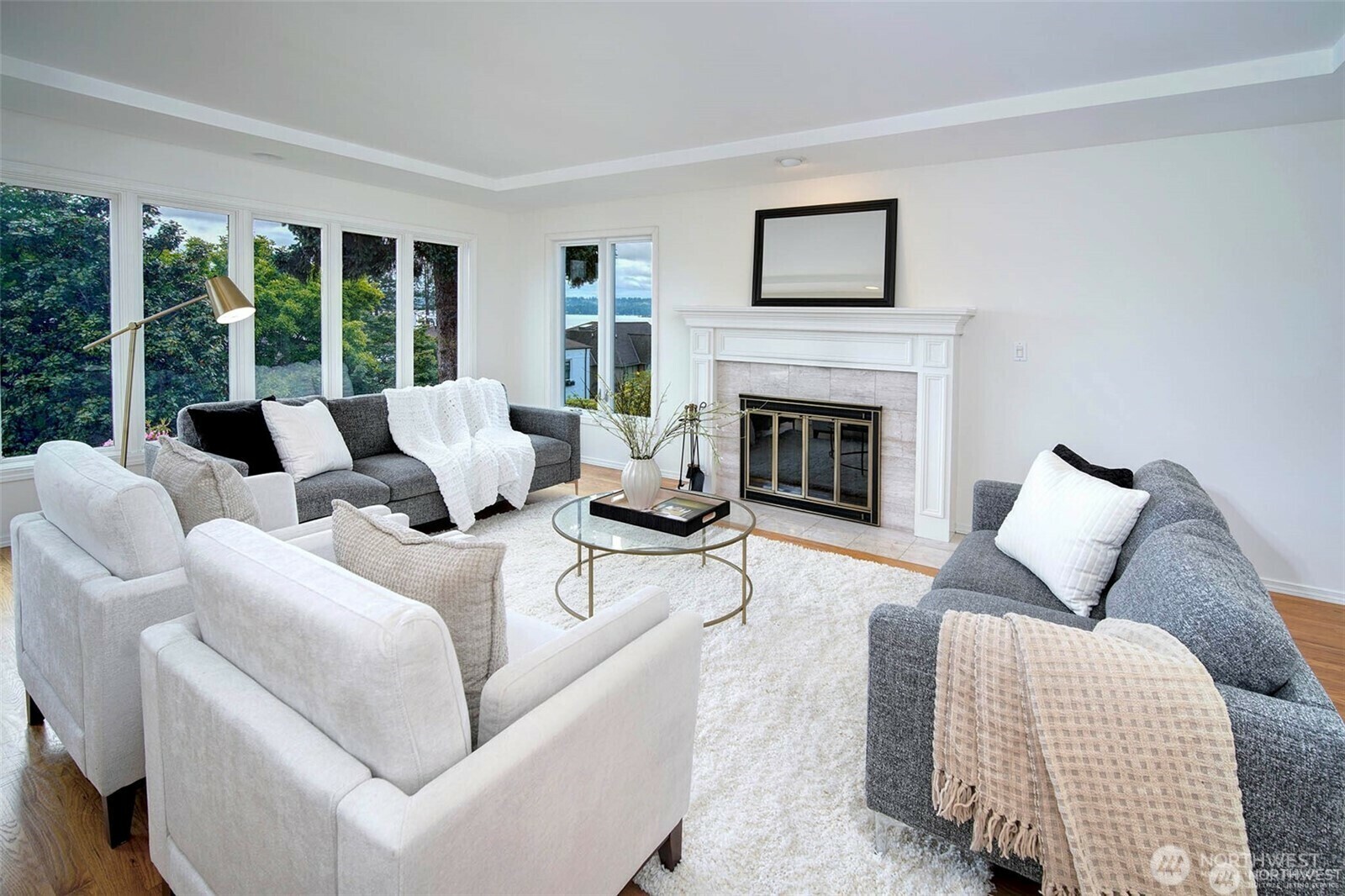 Property Photo:  4539 E Laurel Drive NE  WA 98105 