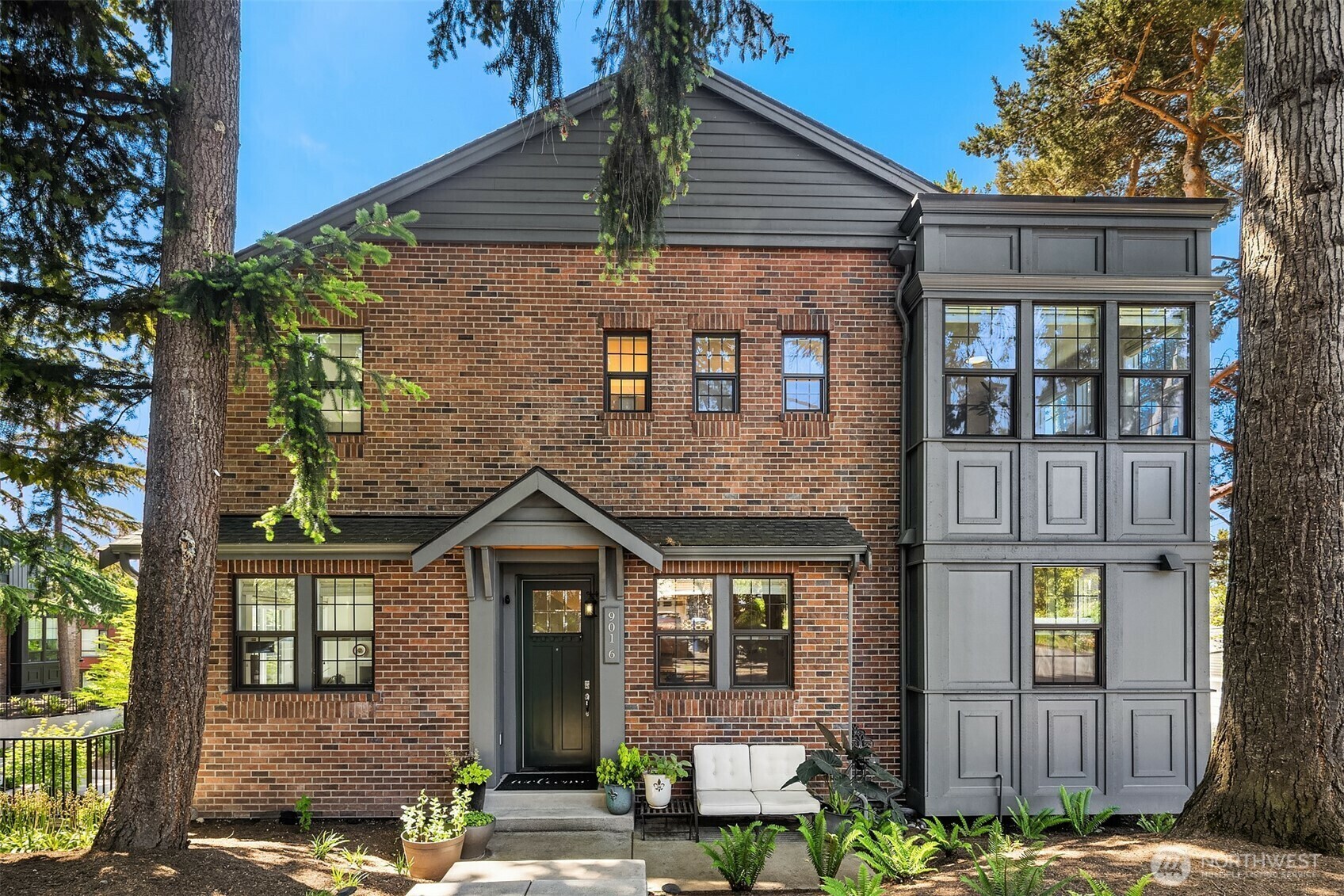 Property Photo: 901 W McGraw Street 6 WA 98119
