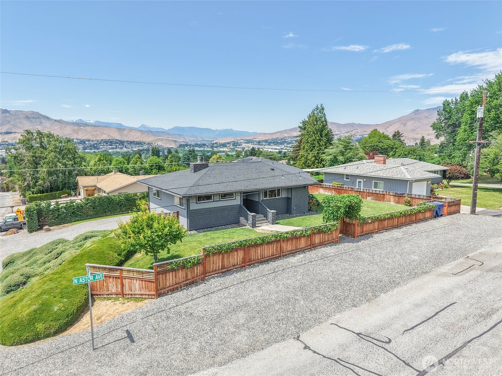 Property Photo: 2540 N Astor Avenue WA 98801