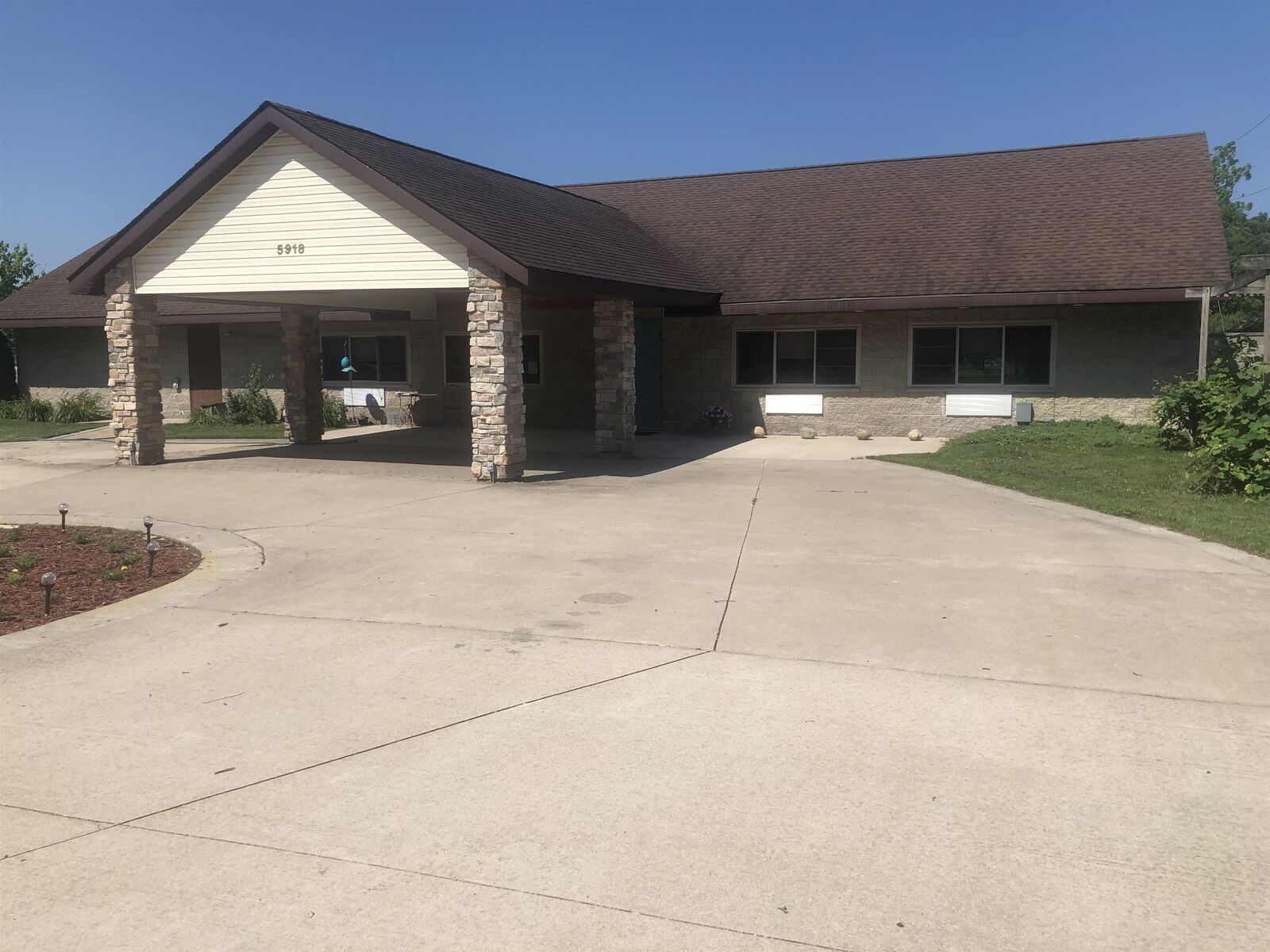 Property Photo:  5918 Park Ridge Road  IL 61111 