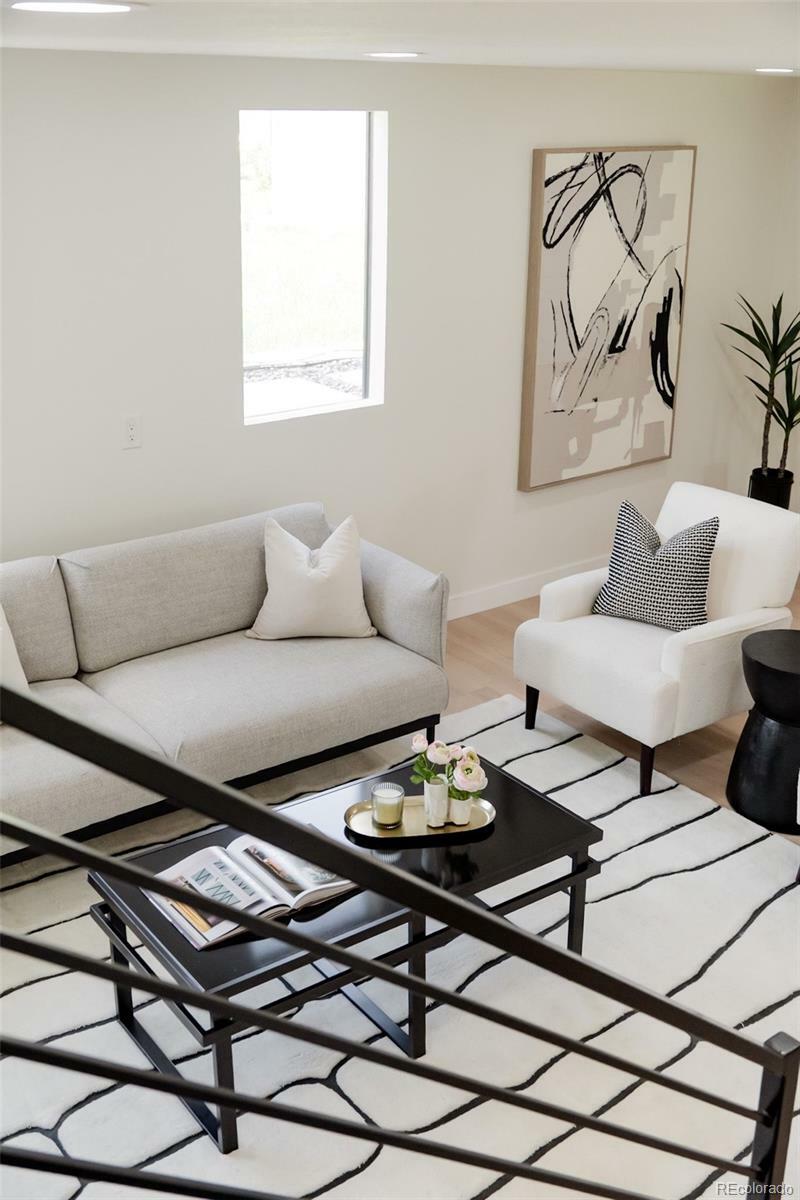 Property Photo: 1390 S Jasmine Way CO 80224