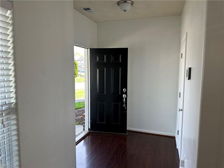 Property Photo: 5017 Lansglen Ct VA 23462