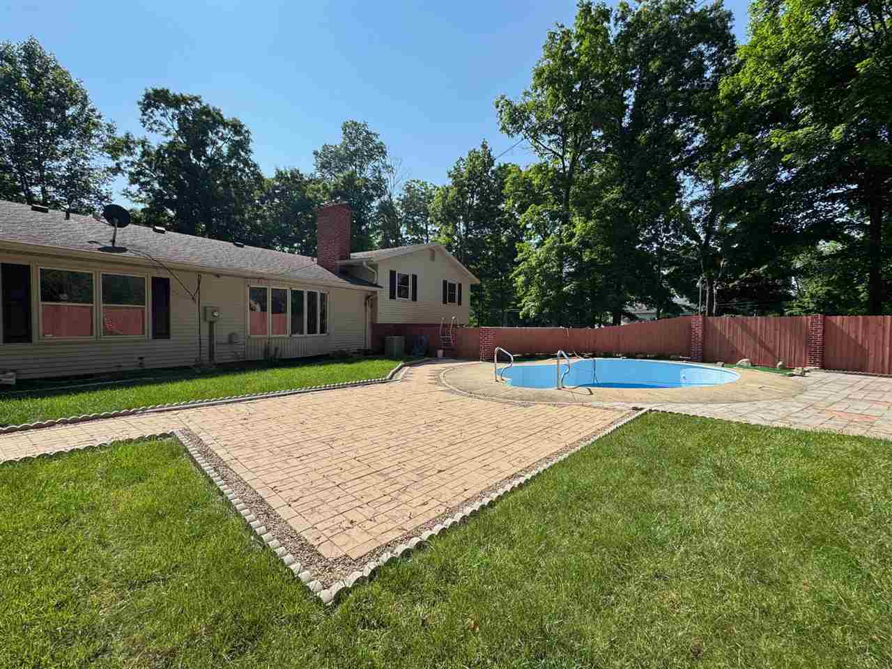 Property Photo:  8 Parkway Lane  IN 47374 