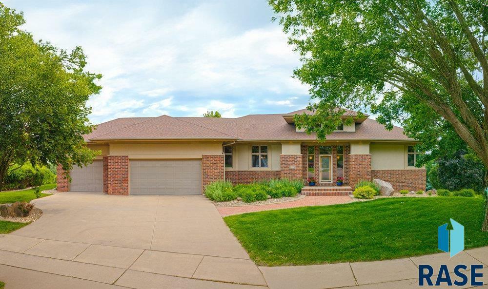 Property Photo: 7401 W Rocky Ridge Cir SD 57106