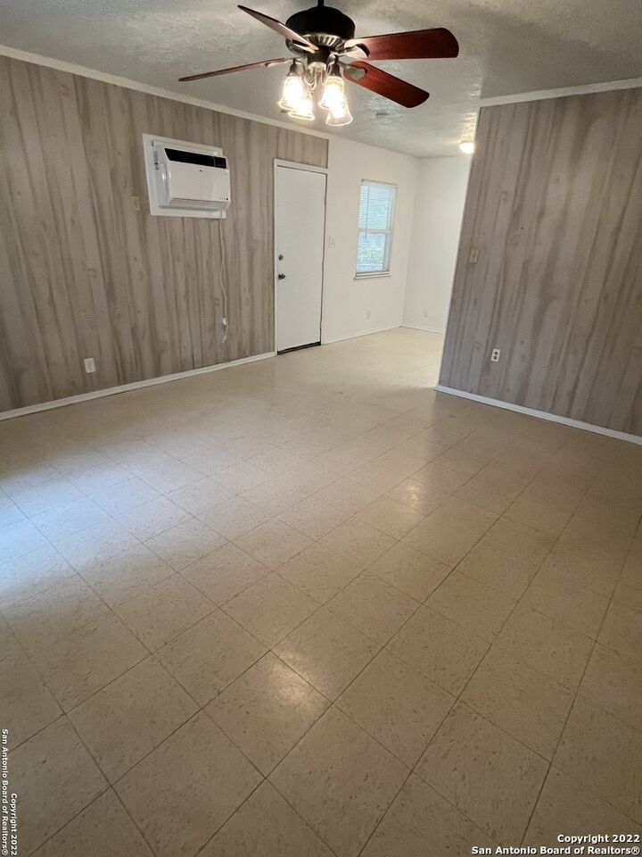 Property Photo:  627 Baltzell  TX 78221 