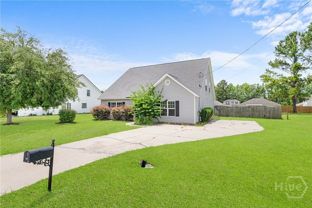 Property Photo:  35 Oscar Court  GA 31308 