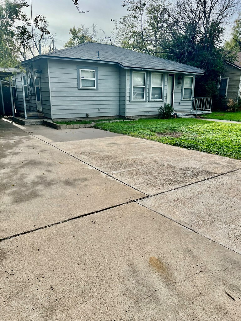 Property Photo: 1909 Bailey St TX 76901