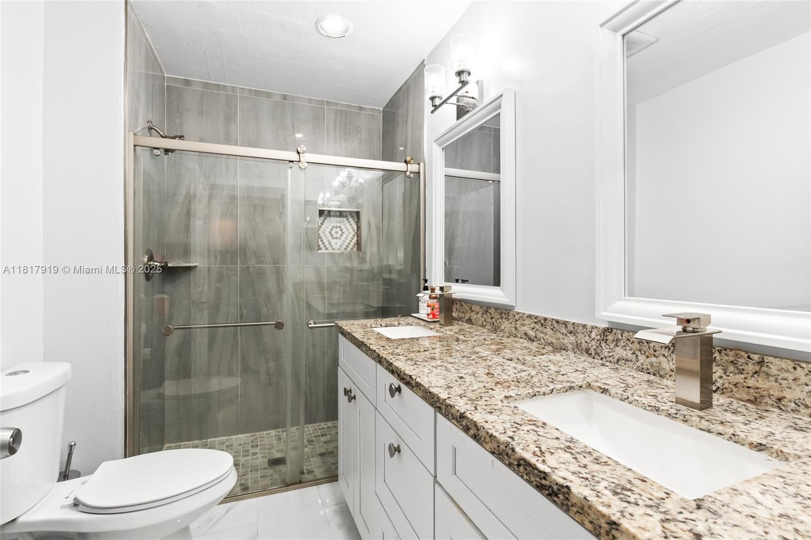 Property Photo: 736 Ixora Ln FL 33317