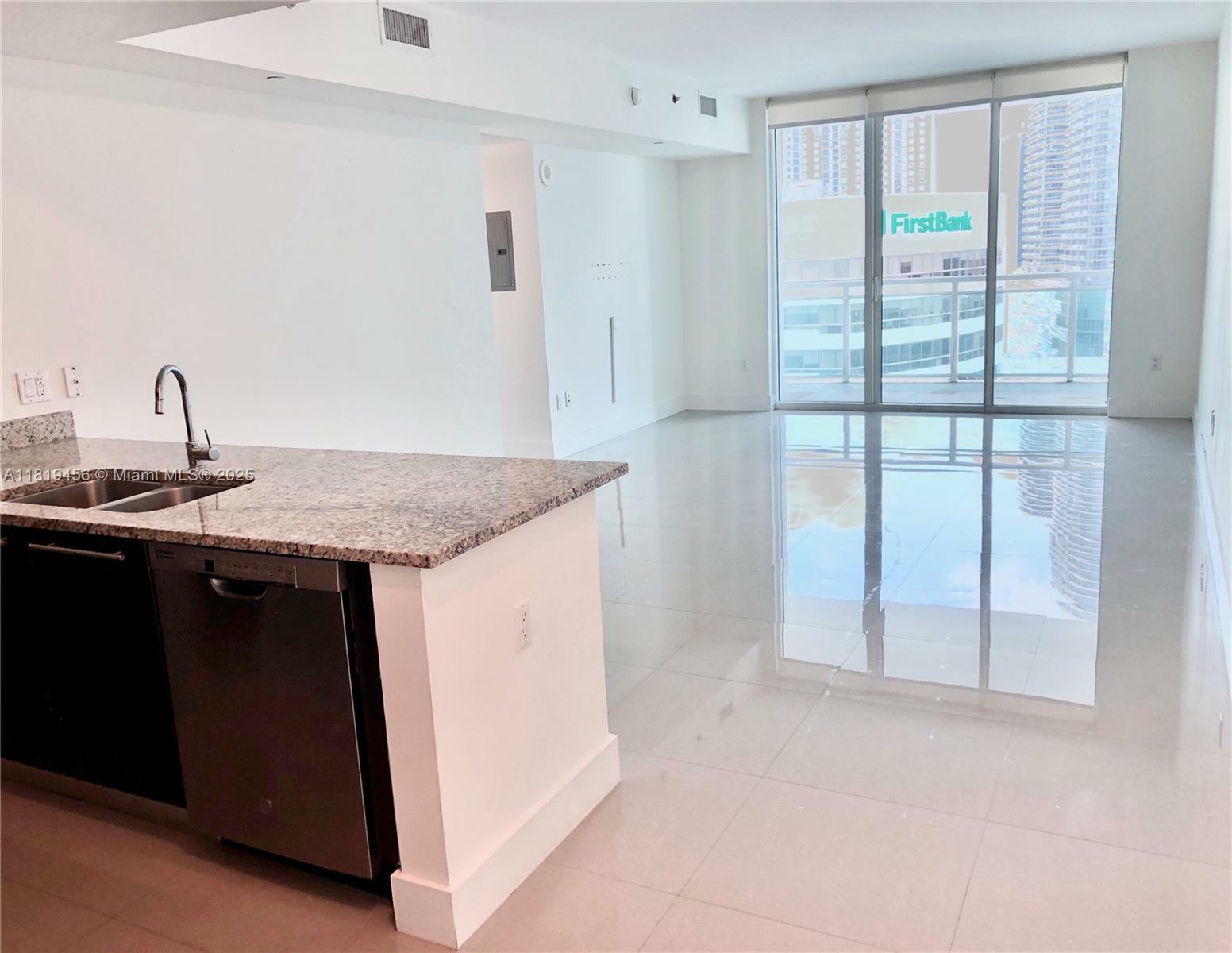 Property Photo:  950 Brickell Bay Dr 1701  FL 33131 