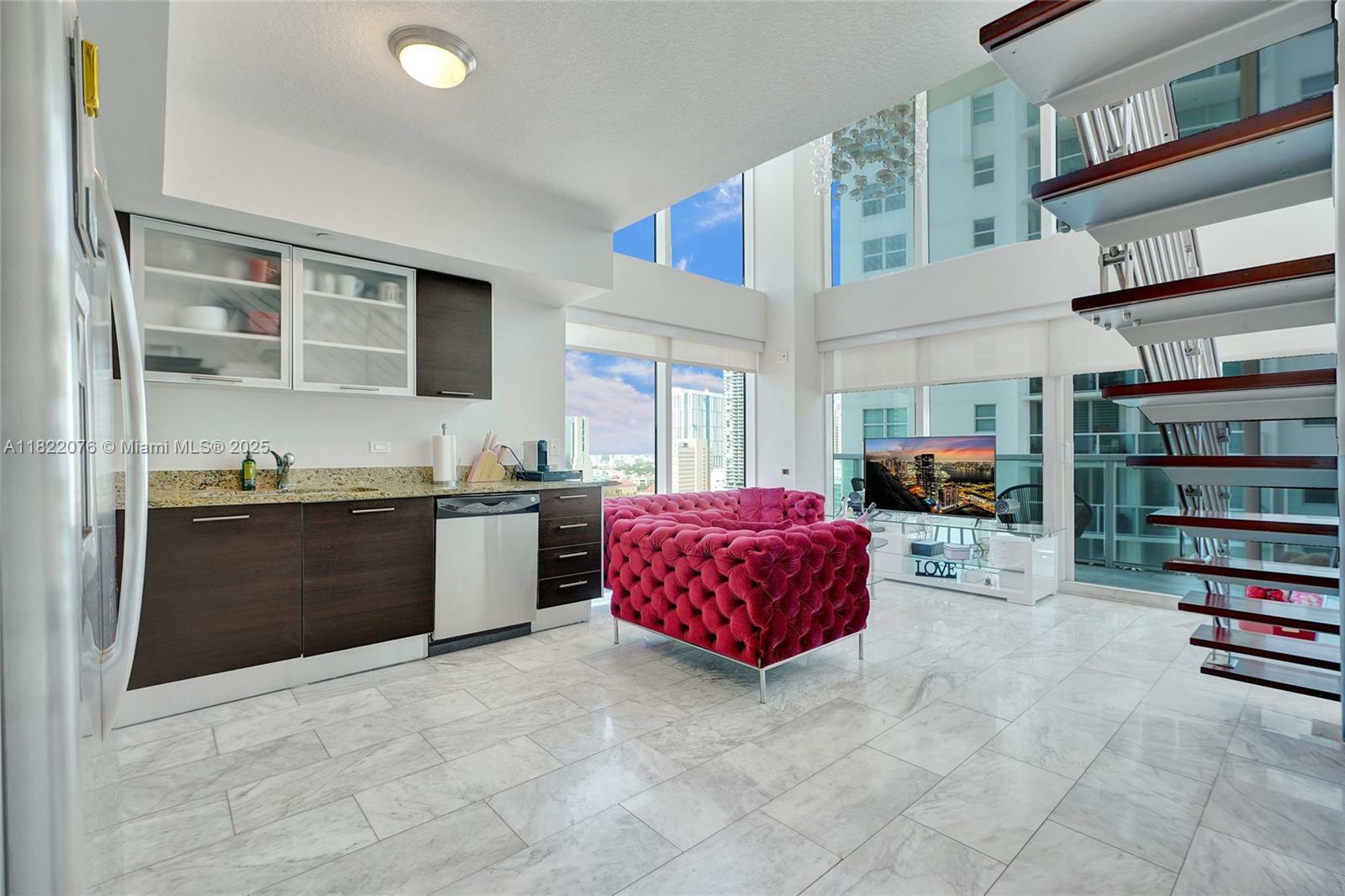 Property Photo: 41 SE 5th St 1317 FL 33131
