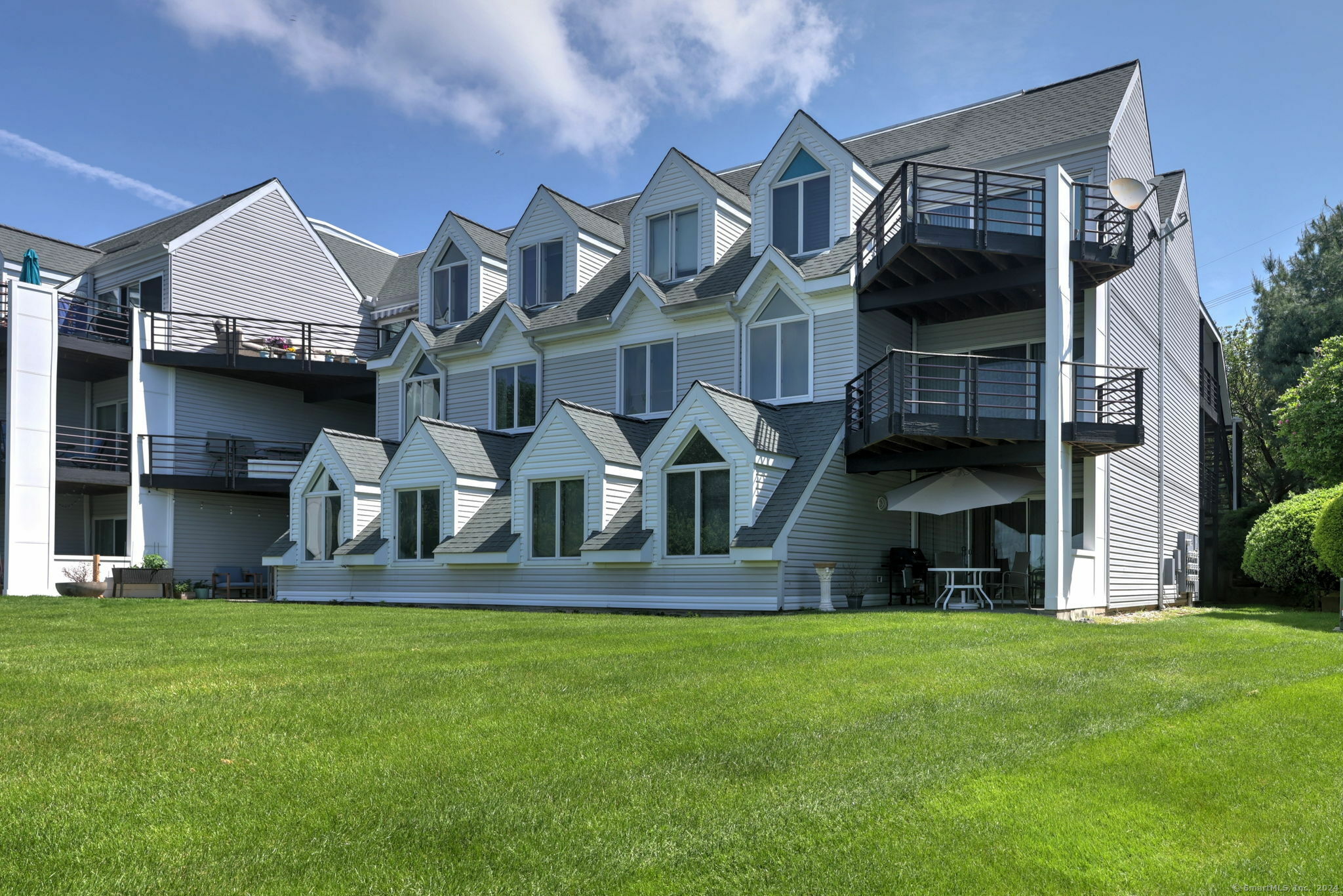 Property Photo: 1128 Windward Road 1128 CT 06461