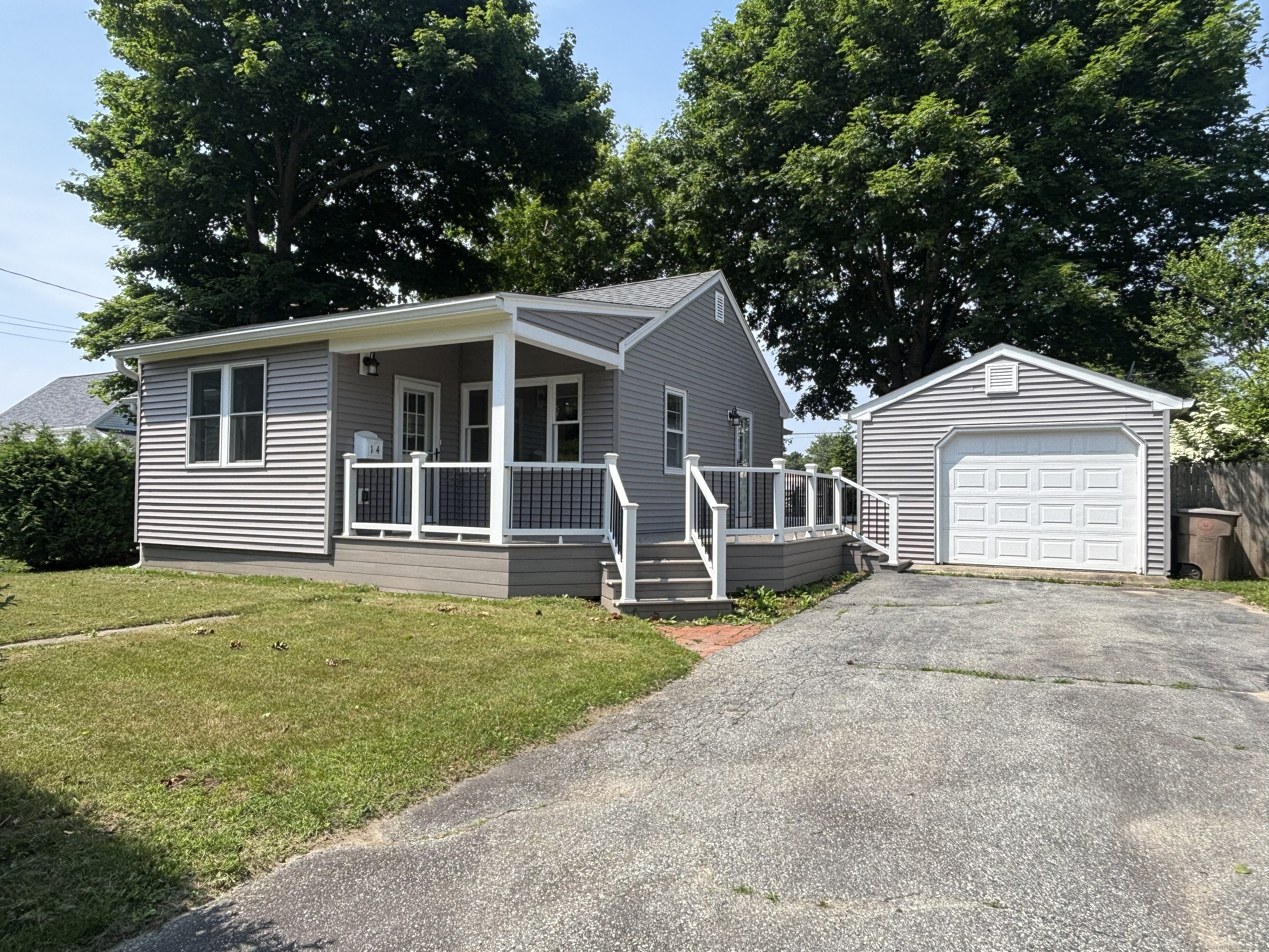 14 North Washington Avenue  East Lyme CT 06357 photo