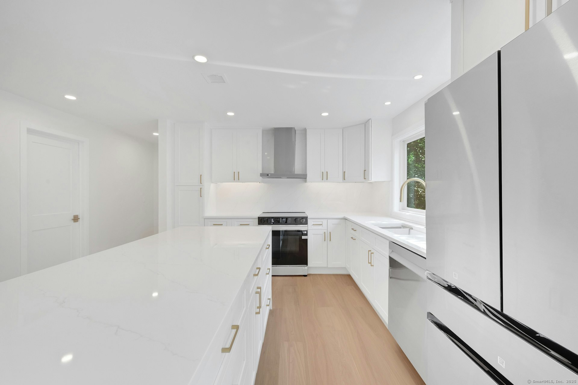 Property Photo: 20 Ledgebrook Drive 20 CT 06854
