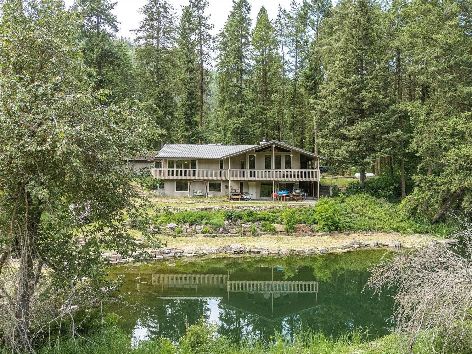 Property Photo:  512 Williams Lake Rd  WA 99114 