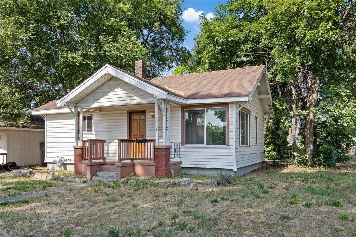 Property Photo: 2627 N Altamont St WA 99207