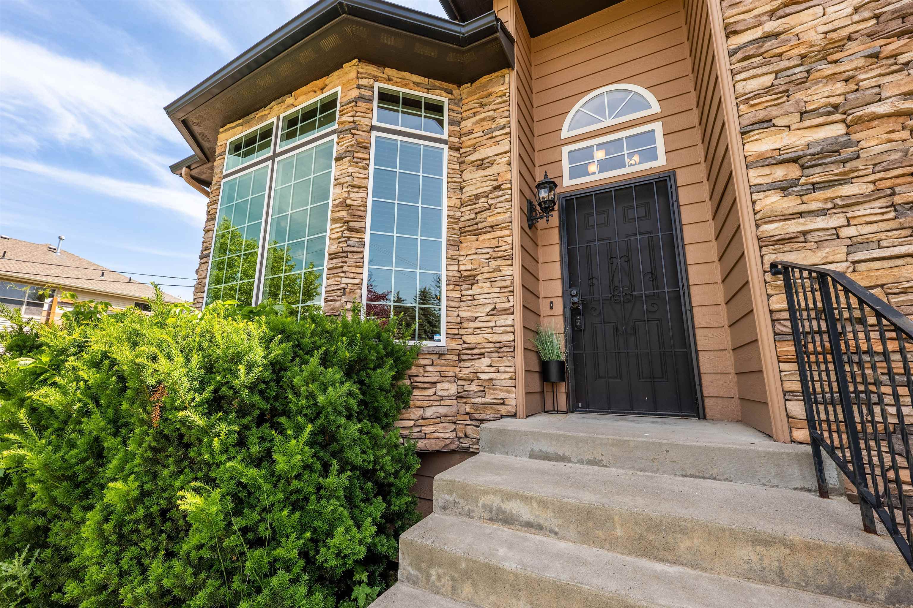 Property Photo: 8122 N Five Mile Rd WA 99208