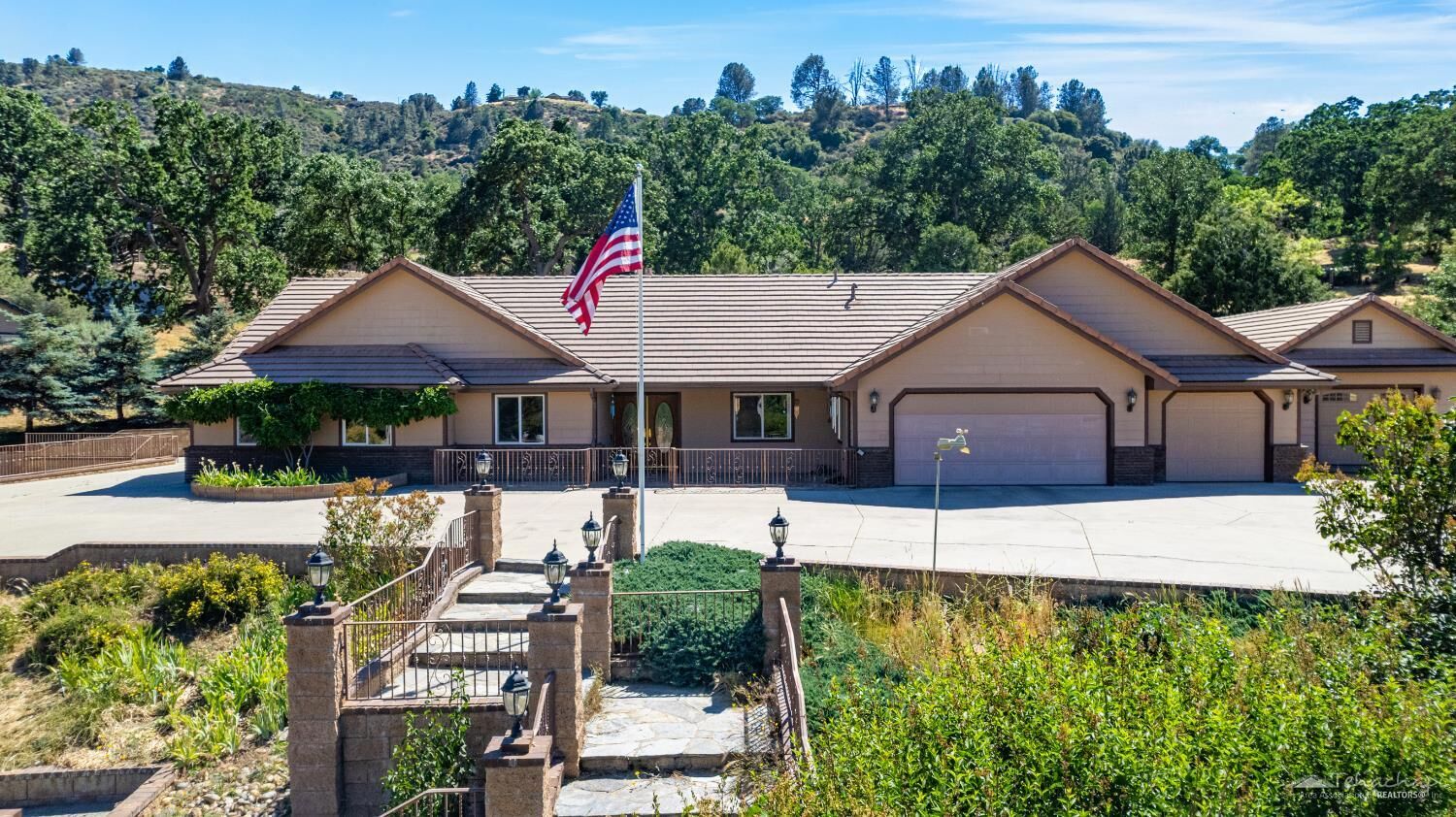 Property Photo:  30100 Sunland Way  CA 93561 