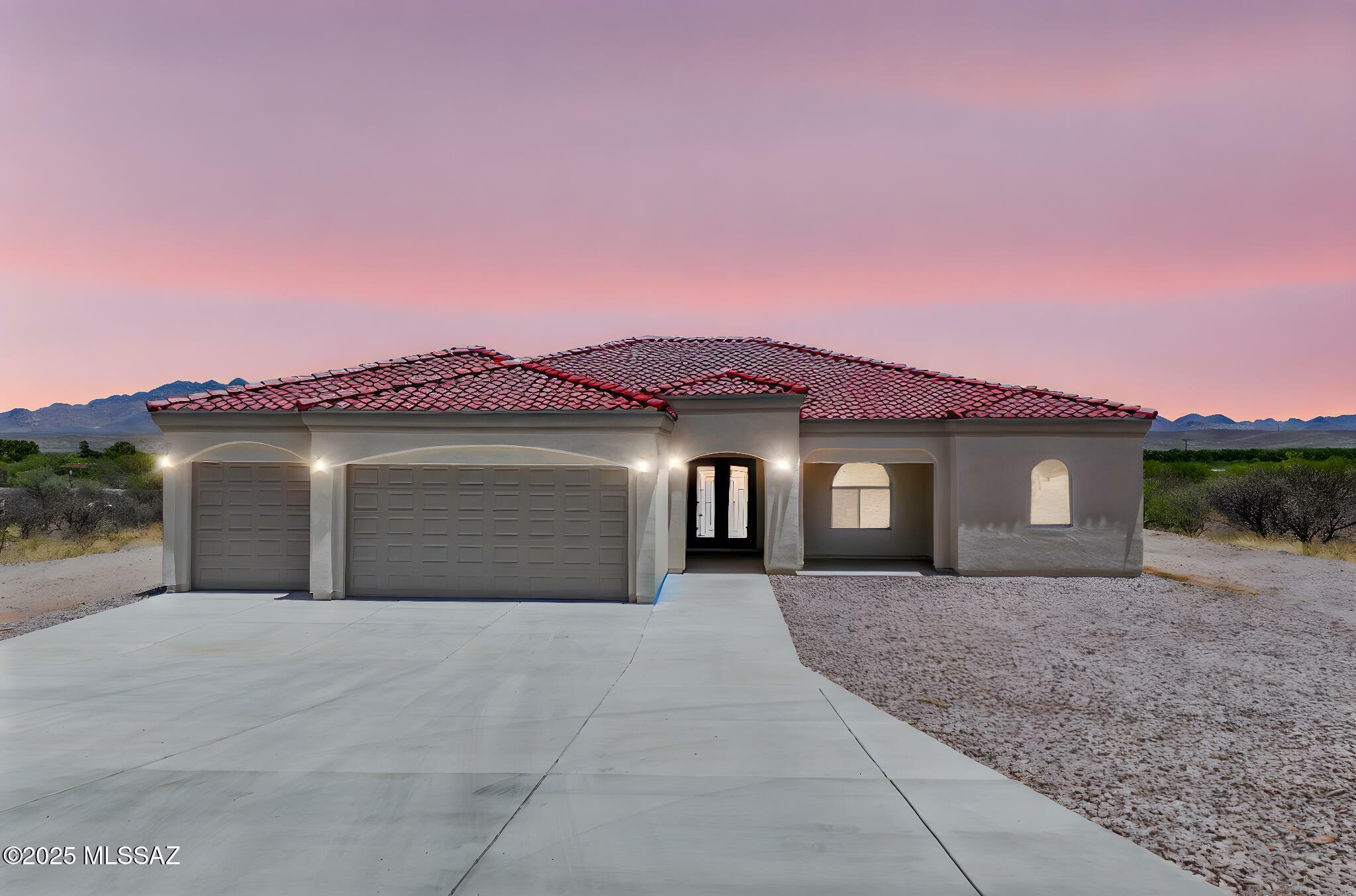 Property Photo: 103 Keating Circle AZ 85646