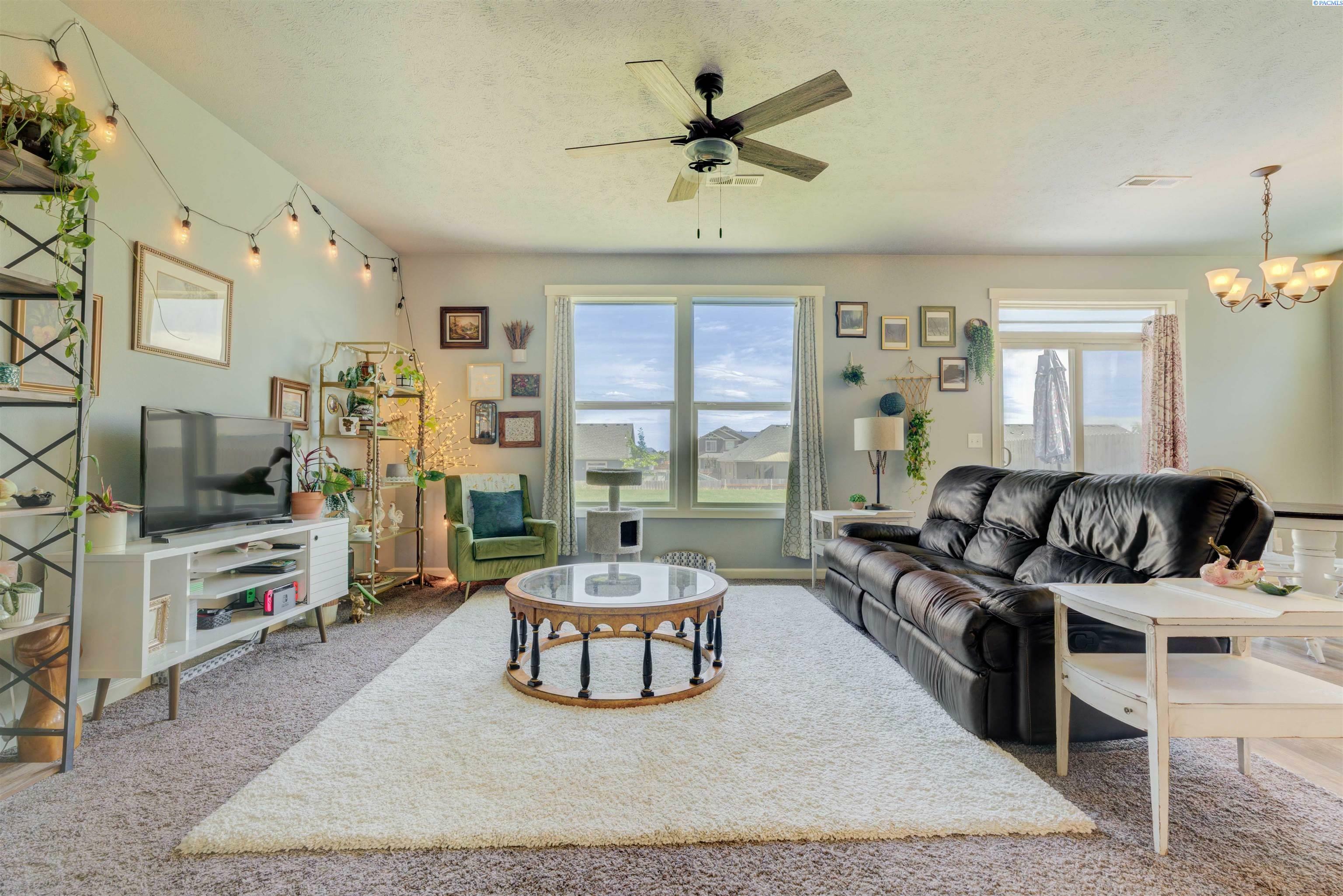 Property Photo: 3915 Charleston Ln WA 99301