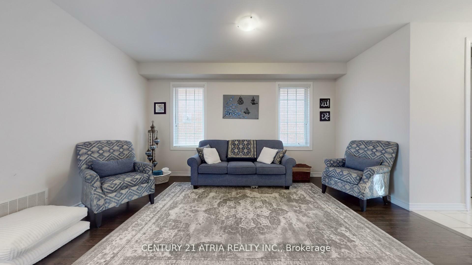 Property Photo: 101 Bonnieglen Farm Boulevard ON L7C 4B7