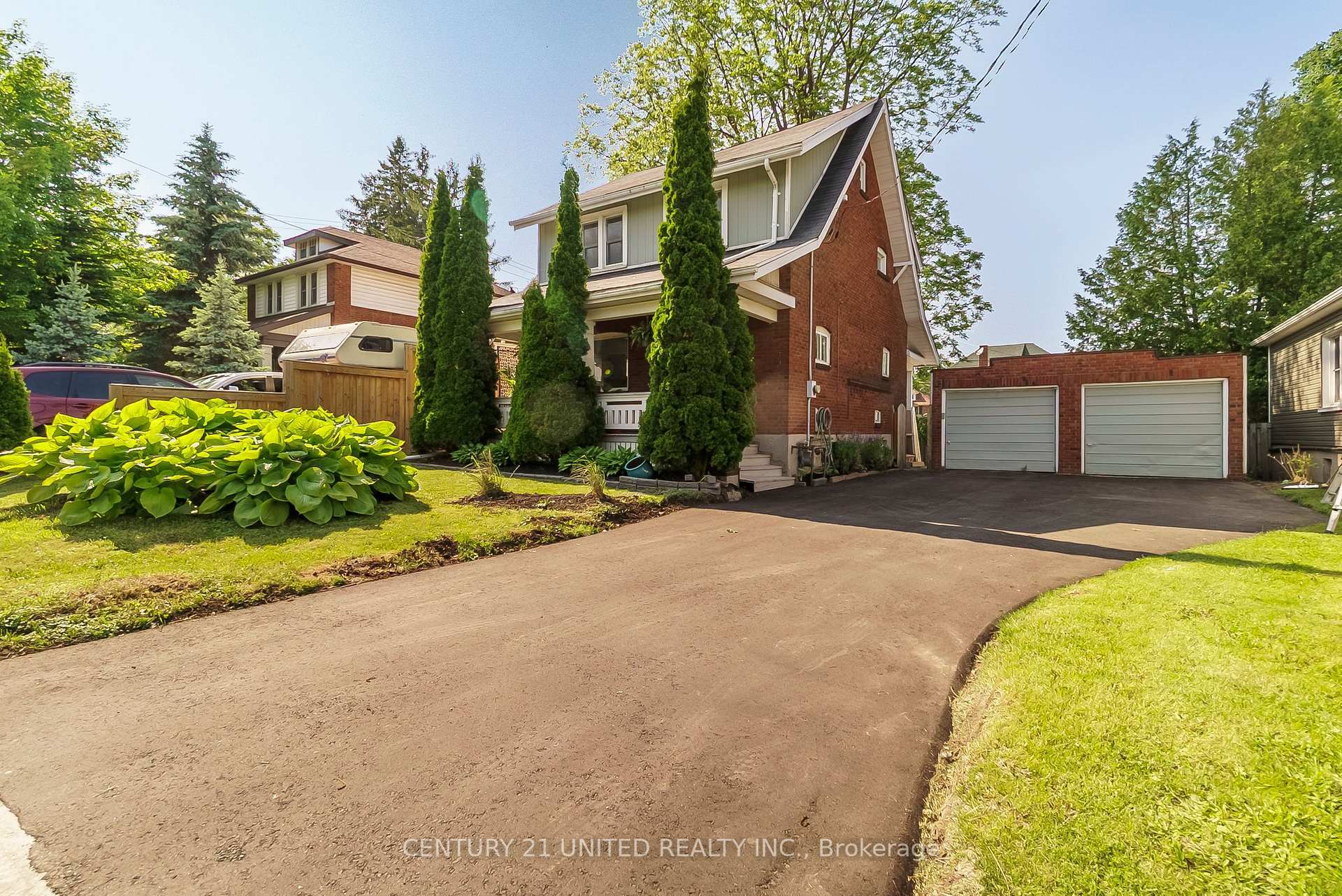 Property Photo: 624 Charlotte Street ON K9J 2W8