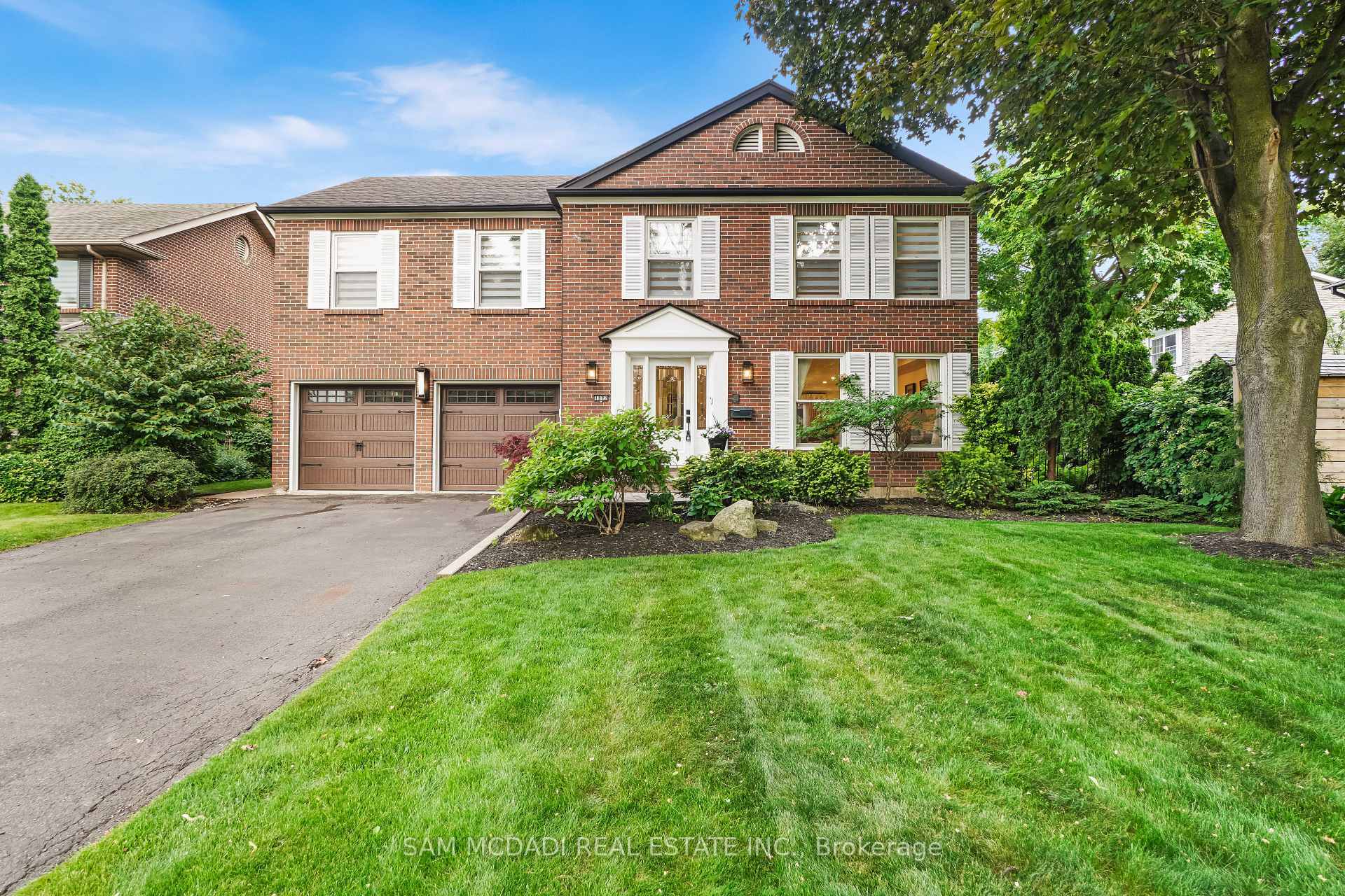 Property Photo: 1882 Sherwood Forrest Circle ON L5K 2E7