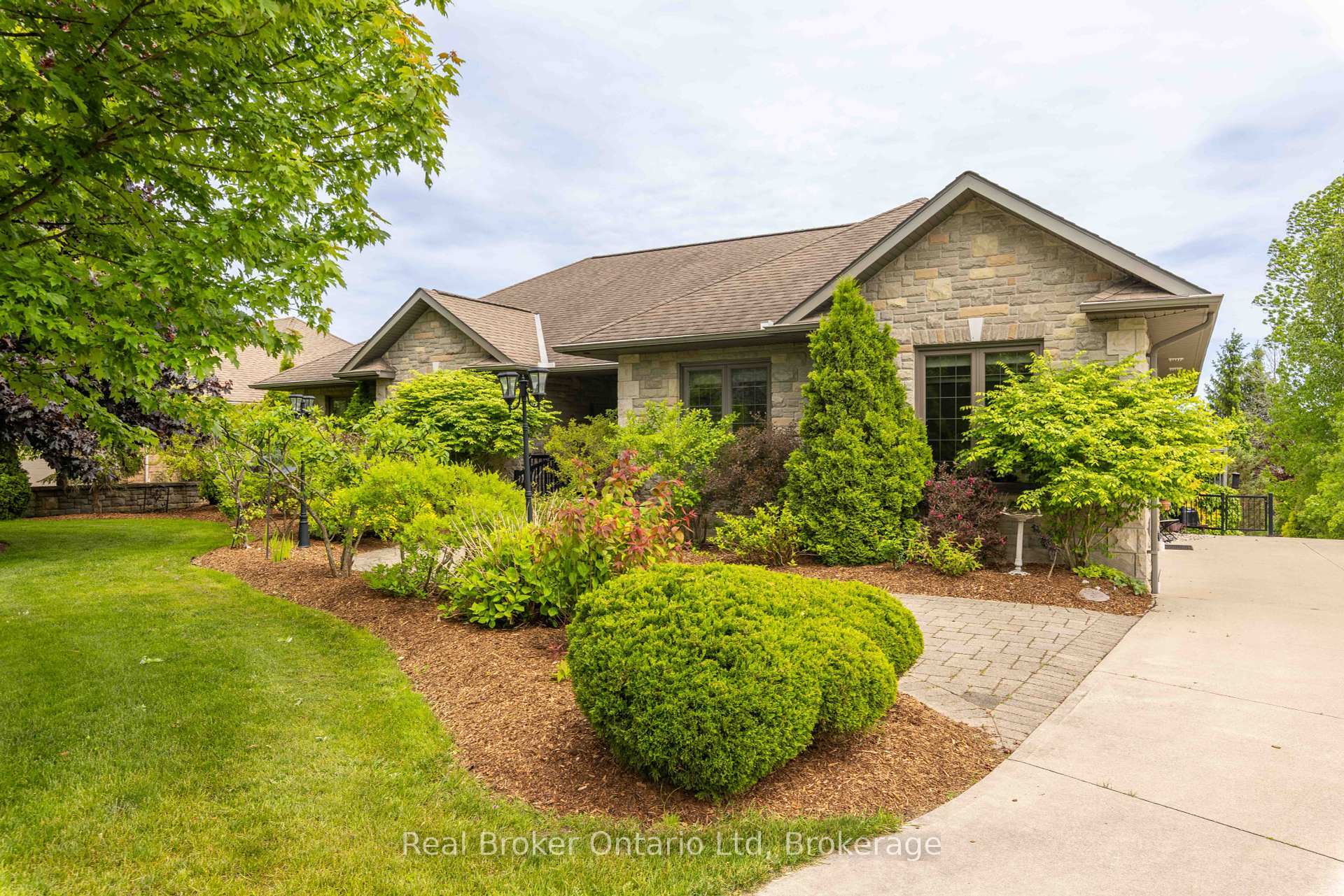 Property Photo: 361 Balmy Beach Road ON N4K 5N4