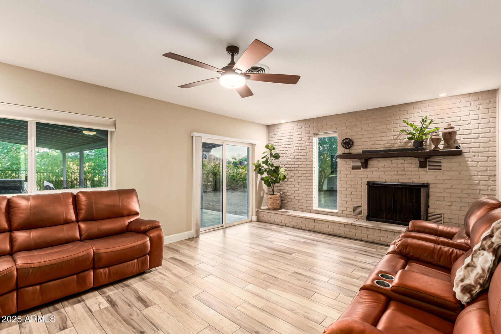 Property Photo:  851 E Village Circle Drive N  AZ 85022