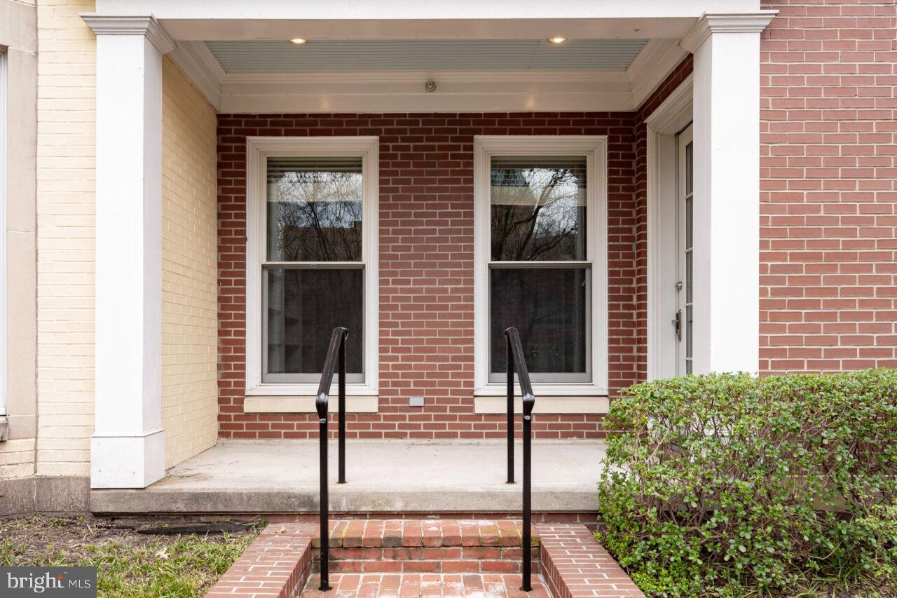 Property Photo: 910 Powhatan Street 103N VA 22314