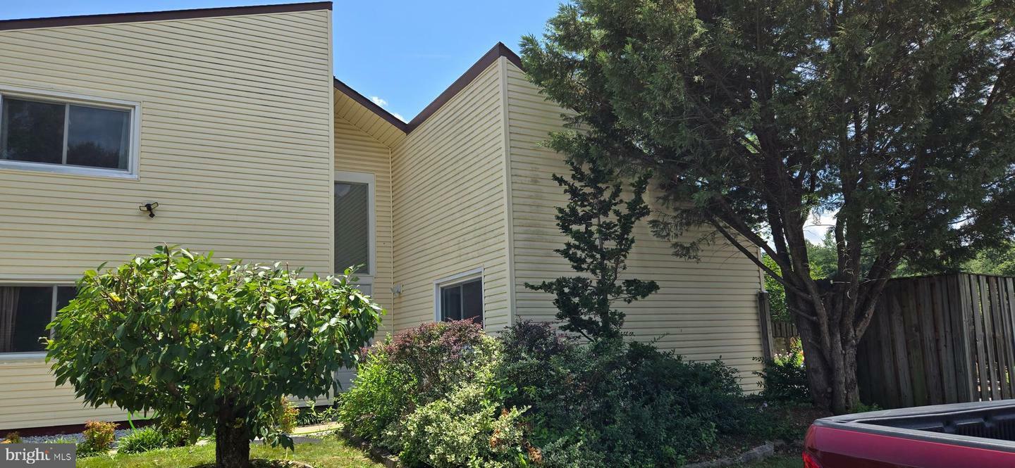 Property Photo: 350 Juniper Court VA 20170