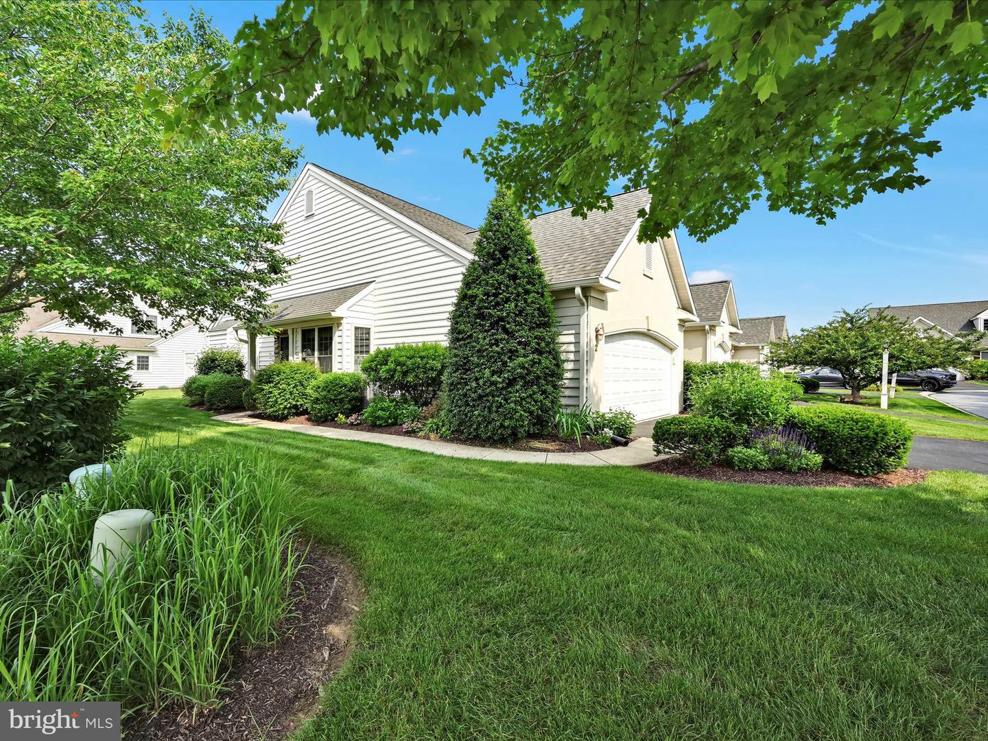 Property Photo: 2 York Court PA 17602