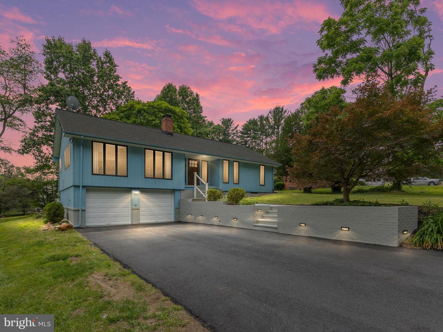 Property Photo:  261 W Chestnut Hill Road  DE 19713 