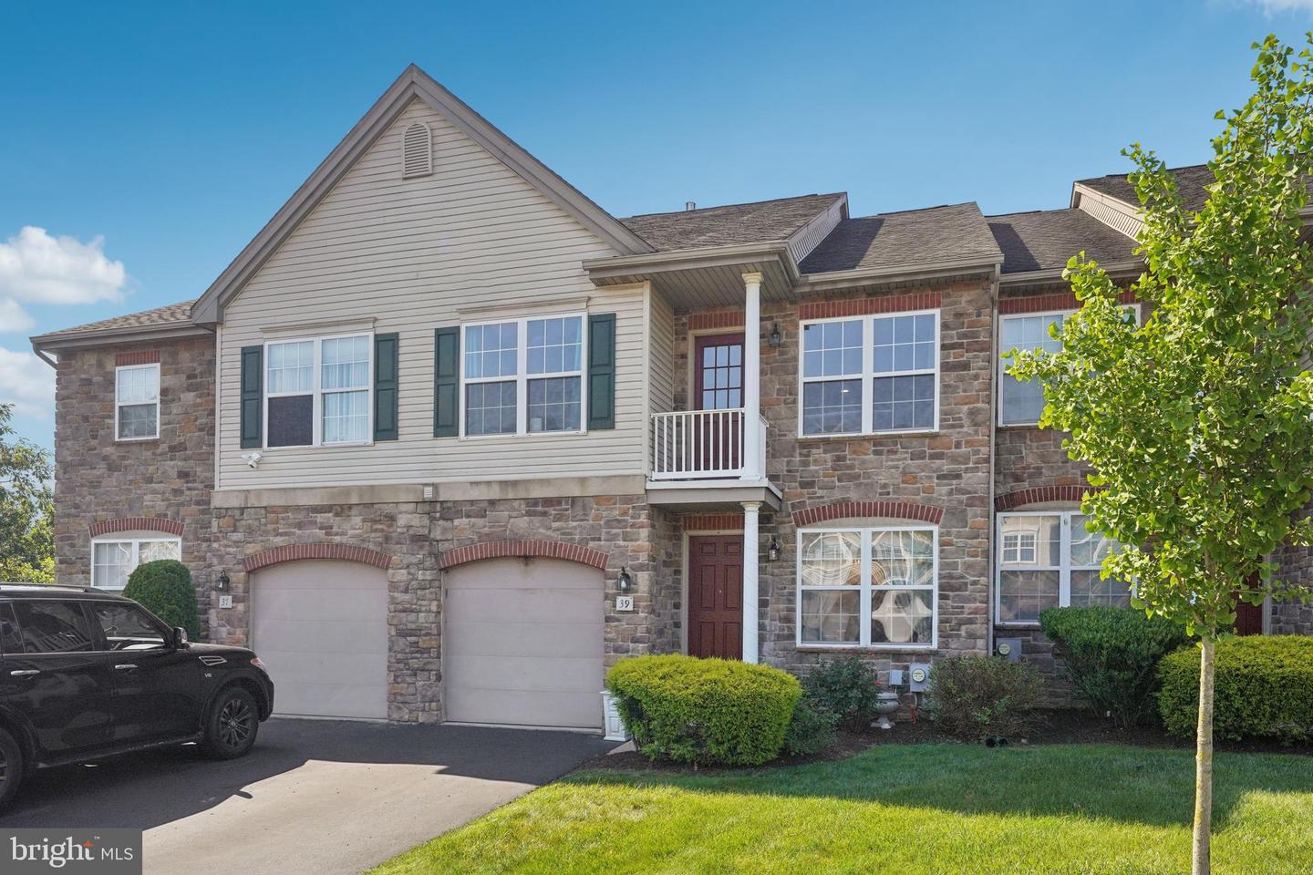 Property Photo:  39 Sunrise Court  PA 19053 
