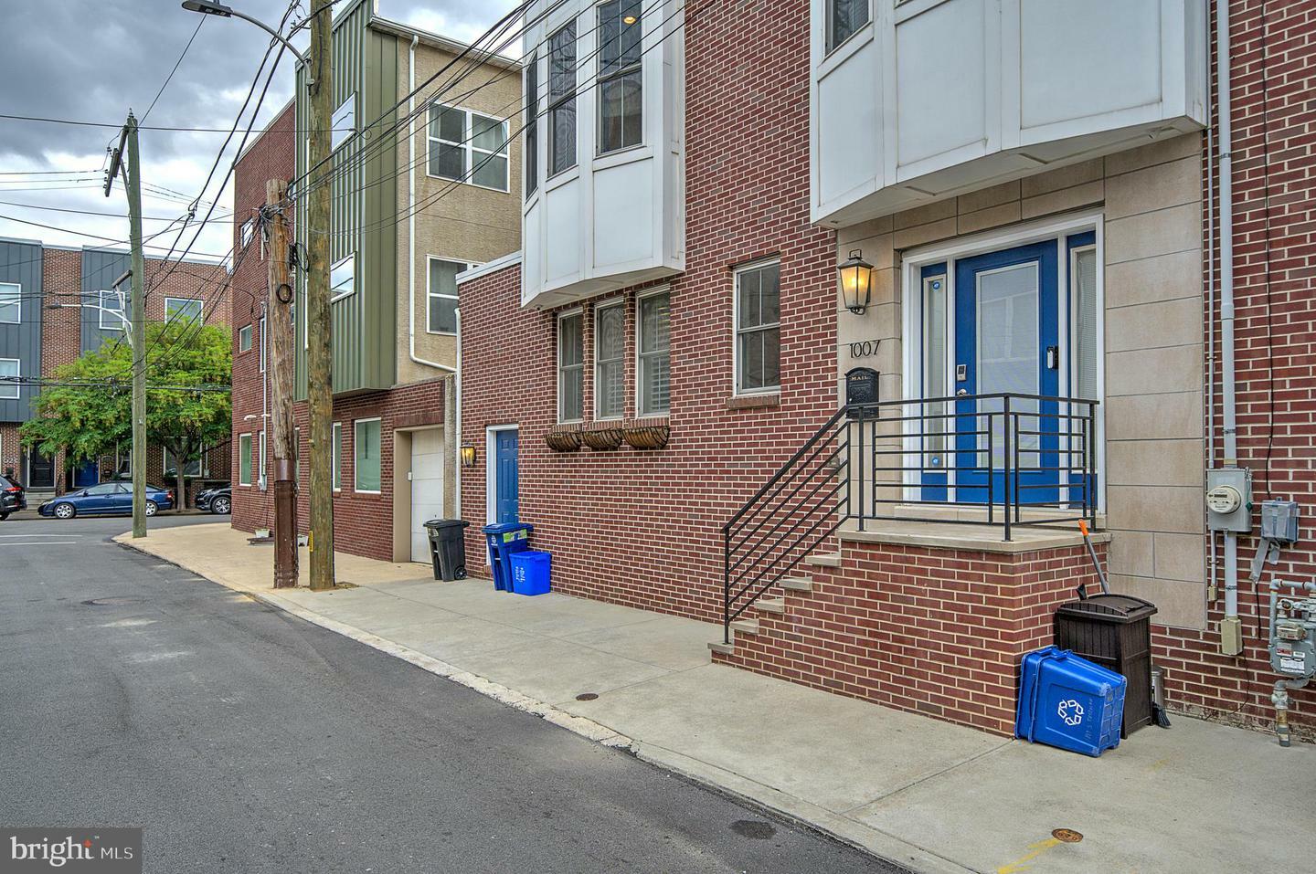 Property Photo: 1007 S Randolph Street PA 19147