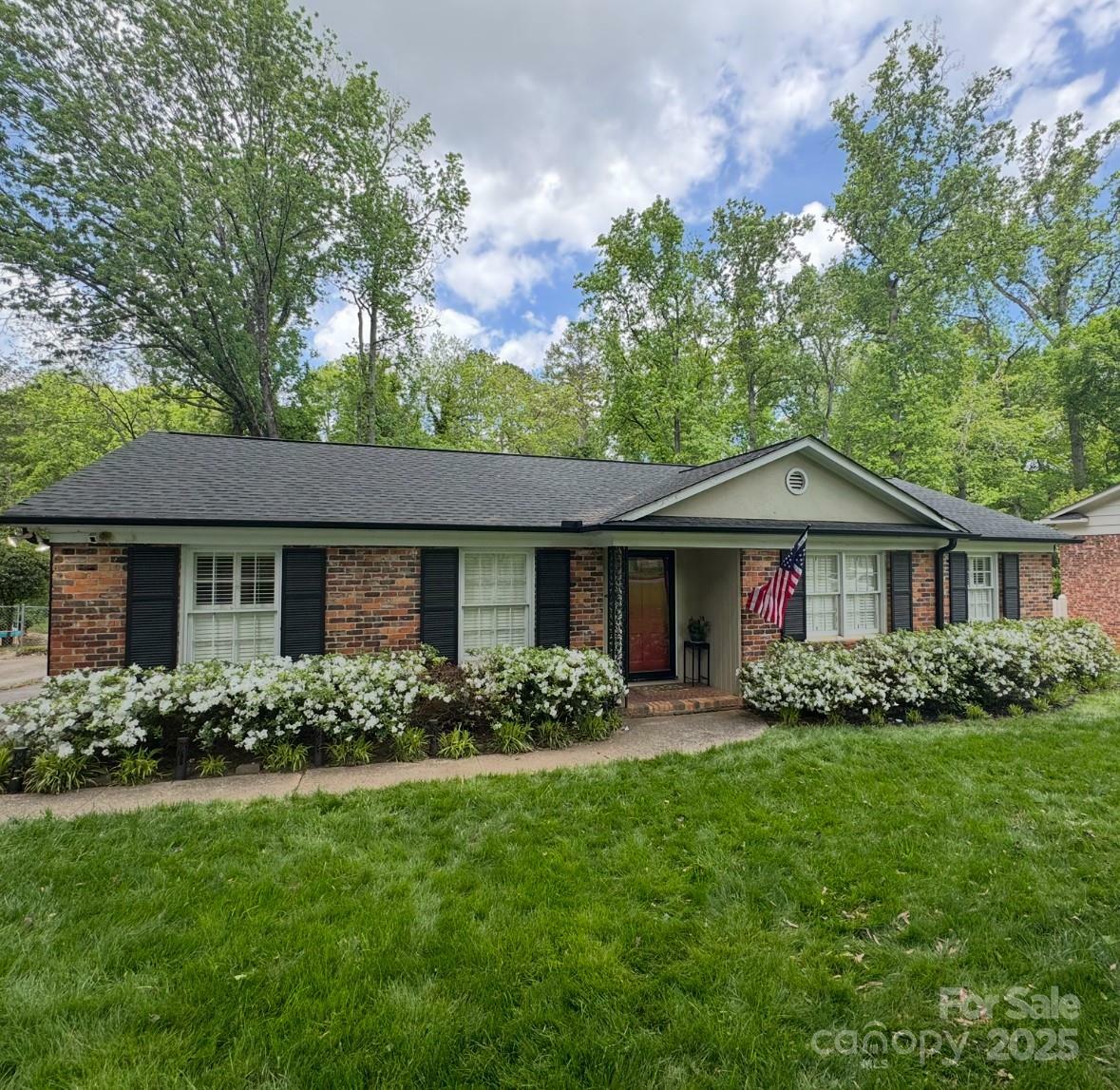Property Photo: 7026 Tabor Lane NC 28211