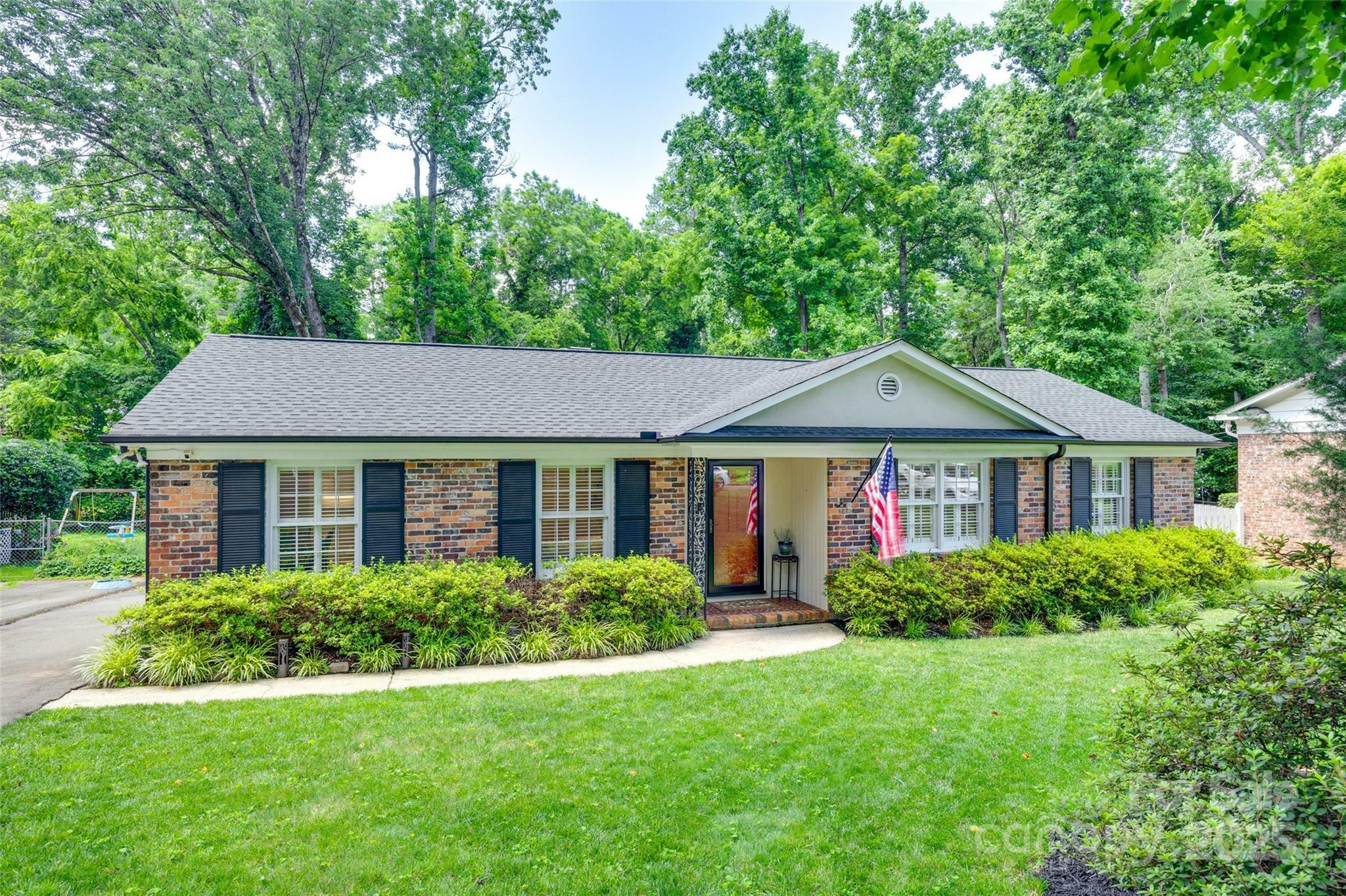 Property Photo: 7026 Tabor Lane NC 28211