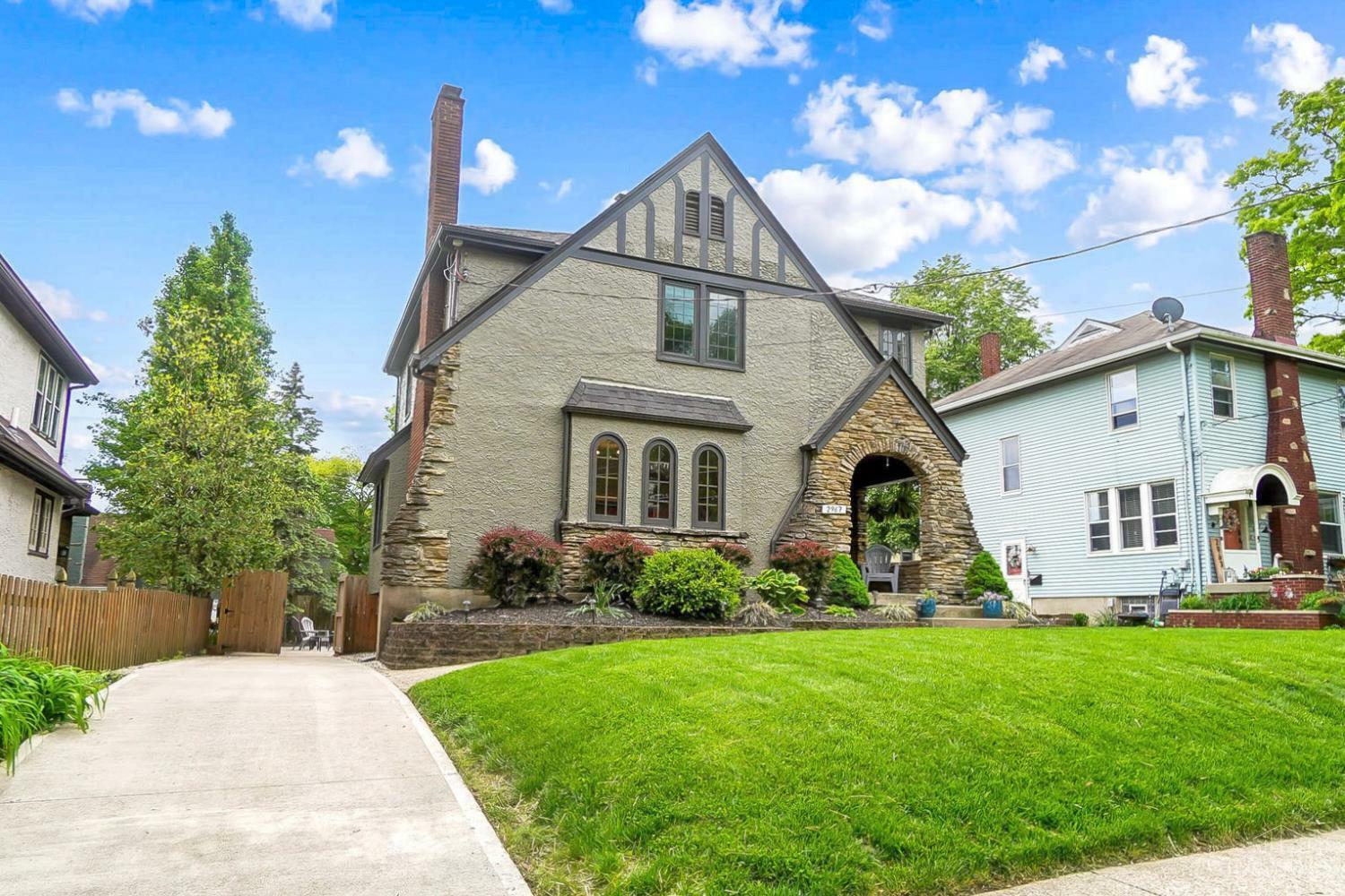 Property Photo: 2967 Douglas Terrace OH 45212