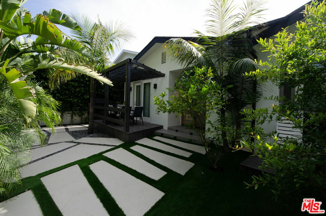 Property Photo: 355 S Sycamore Ave CA 90036