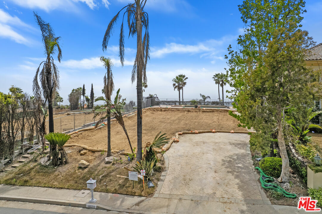 Property Photo: 16670 Via Pacifica CA 90272
