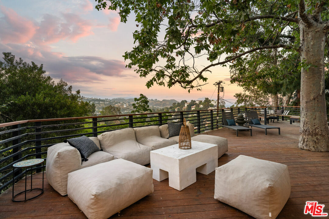 Property Photo: 8490 Cole Crest Dr CA 90046