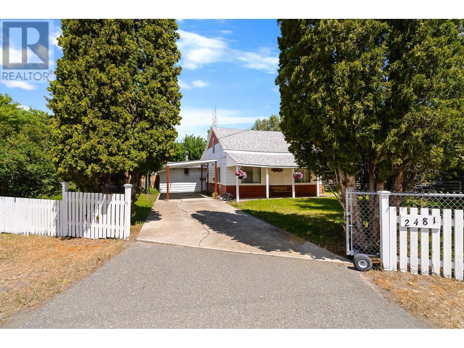 Photo de la propriété:  2481 Chapman Street  BC V1K 1B8 