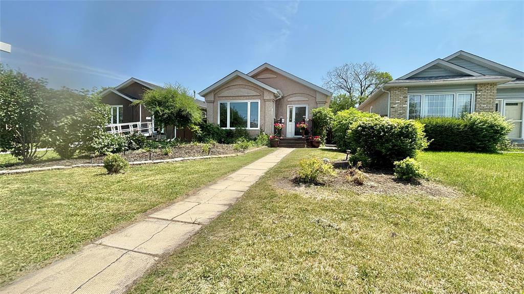 Property Photo: 639 Denson Place MB R3G 3N8