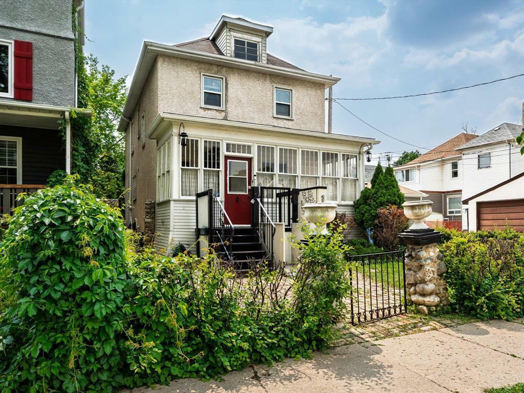 456 Machray Avenue  Winnipeg MB R2W 1A7 photo